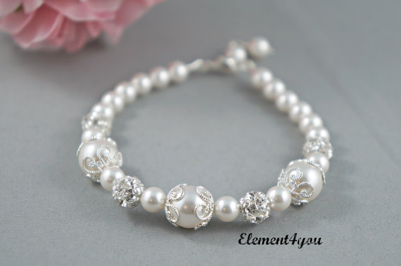 Mariage - Bridal bracelet Bridesmaid bracelet Wedding pearl Bridesmaid jewelry Rhinestone pearl silver Swarovski Pearls ivory white cream color