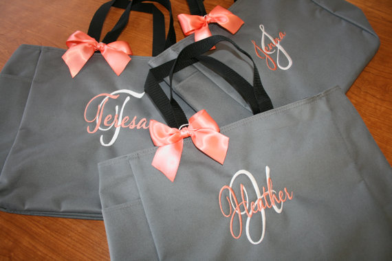 Hochzeit - 6 Personalized Bride or Bridesmaid Tote Bags - Monogrammed Bridesmaids Gift