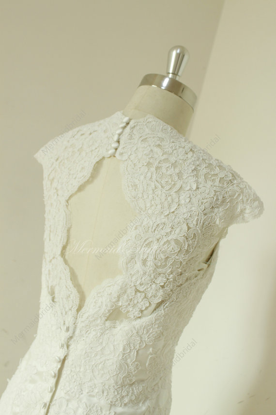 زفاف - Fit and flare sleeves Vintage lace Wedding dress with Keyhole back, Mermaid wedding gown with scallop neckline