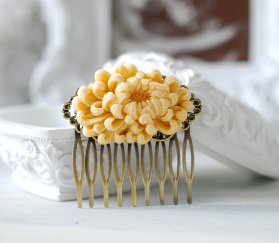 Wedding - Large Ivory Chrysanthemum Flower Wedding Bridal Hair Comb. Ivory Wedding Hair Accessory, Bridal hairpiece