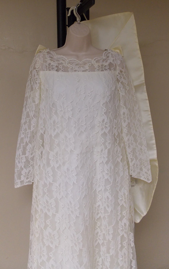Hochzeit - Sheer white lace ivory satin aline wedding dress vintage detached train