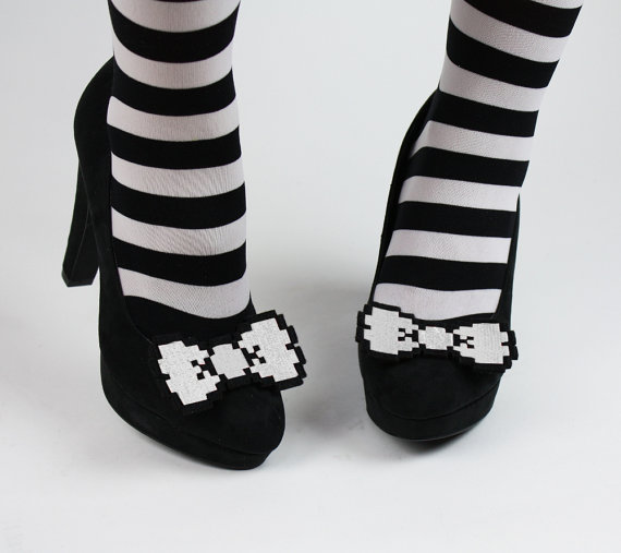 Свадьба - SUMMER SALE - Geek Bride 8 Bit Bow Shoe Clips, Pixel Bows, White or Other Colour Choices