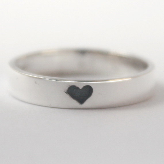زفاف - Heart imprint ring, Sterling silver Ring with tiny oxidized heart and carved heart inside. Valentines Gift, Engagement, Mothersday