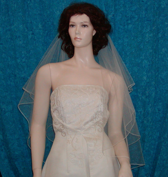 Mariage - Pencil edged Two Tier Fingertip center gathered bridal veil