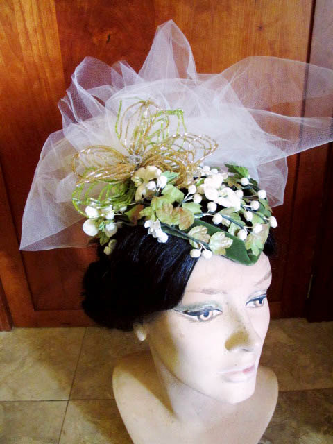 Mariage - 1950 Bridal Veil Wedding Veil Hat Fascinator Vintage Flowers Veil Bridesmaid Headdress