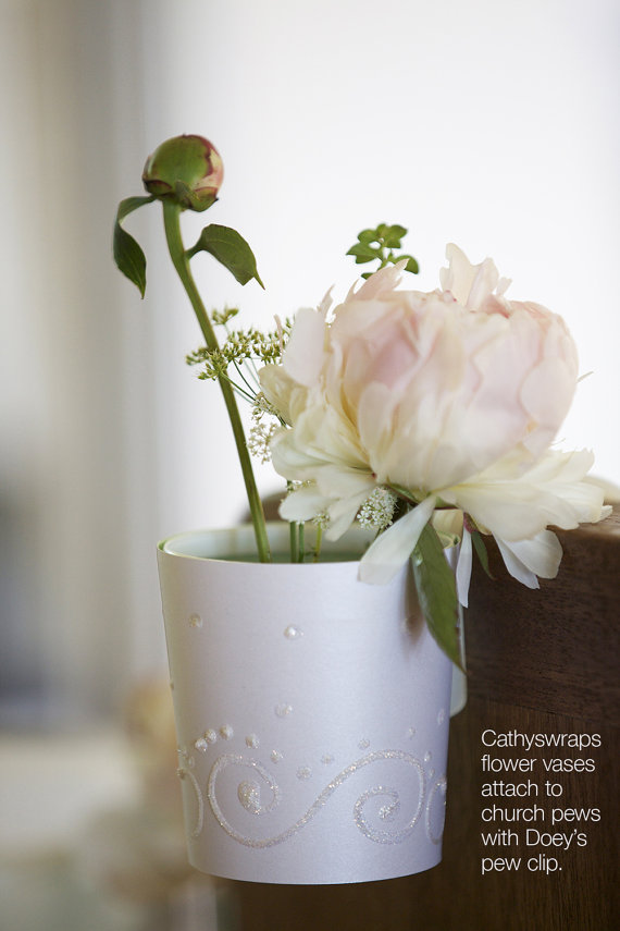 Mariage - 10 Wedding ceremony aisle flower vases, flower pot, white wedding aisle decoration Doeys church pew clip - pew marker, flower vase, pew cone