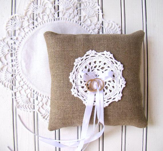 Hochzeit - Rustic Wedding Pillow, Ring Bearer Pillow, Ring Cushion, Linen Burlap and White