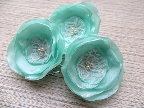 Свадьба - Mint green wedding hair flowers (set of 3), bridal hairpiece, bridal hair clips, wedding hair accessories, wedding hair flower