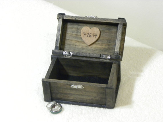 Mariage - Personalized Ring Bearer Jewelry Box has Wood Heart for Wedding Anniversary Ceremony is Engraved Wood burned  Meduim size 5.25" Length