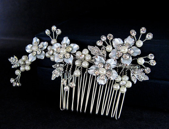 Свадьба - Bridal flower hair comb, Pearl Hair Comb,Swarovski hair comb,Bridal headpiece,Bridal hair accessories, Wedding headpiece,