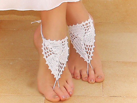 Mariage - Crochet White Barefoot Sandals, Nude shoes, Foot jewelry, Wedding, Victorian Lace, Sexy, Yoga, Anklet , Bellydance, Steampunk, Beach Pool