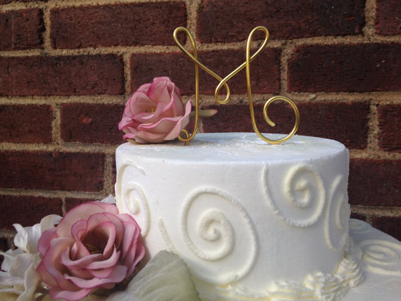 Свадьба - Monogram Custom Cake Topper - Wedding Cake Topper, Wire Initial, Wire Cake Topper, Personalized Cake Topper, Wedding Gift, Gold Cake Topper