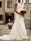 Mariage - Queen-anne Court Train Buttons Wedding Dresses