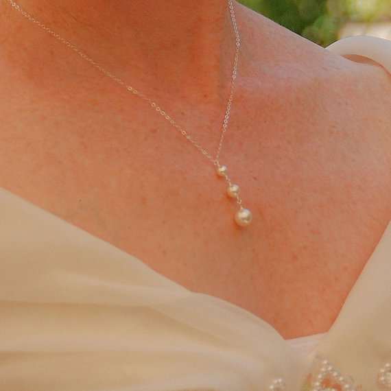 زفاف - Pearl Bridal Necklace, Pearl Bridesmaid Jewelry, Bridesmaid Gift, Wedding Party, Swarovski Pearls in Sterling Silver,  The New Path Necklace