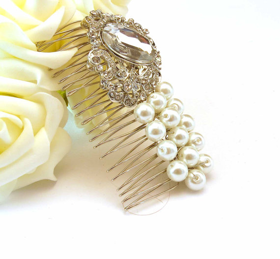 زفاف - Exquisite bridal hair comb. crystal bridal hair comb. White Pearl comb. Wedding hair accessory. Crystal hair comb. White Pearls, Hair Comb