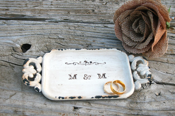 زفاف - wedding ring dish / rustic wedding ring holder / something old / ring bearer dish / personalized ring bearer holder