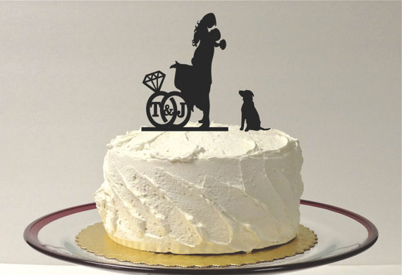 زفاف - ADD YOUR DOG Personalized Wedding Cake Topper with Your Initials Silhouette Cake Topper Bride + Groom + Pet Dog Monogram