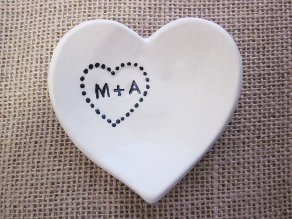 زفاف - Personalized heart, Monogram ring holder, Wedding gift,  ring dish, heart jewelry dish, commitment ceremony
