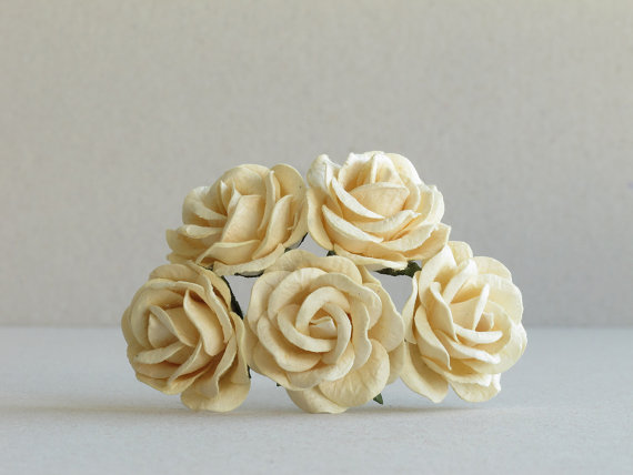 زفاف - 35mm Large Cream Paper Roses (5pcs) - mulberry paper flowers with wire stems - Great as wedding decoration and bouquet [153]