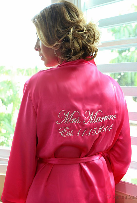 Hochzeit - Personalized Mrs. Satin Robe for the Bride for the wedding day, honeymoon or bridal shower gift, wedding lingerie robe, bridal lingerie robe
