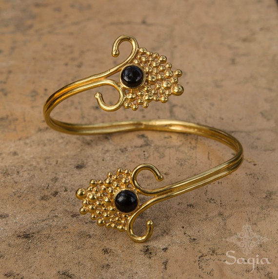 زفاف - Gold Arm Cuff With Black Onyx, Gold Armlet, Upper Arm Cuff Bracelet, Tribal Gypsy Bridal Boho Chic Bohemian Jewelry By Sagia