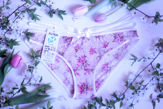 زفاف - Limited Edition White Lace Low-Cut Panties With Decorative Straps