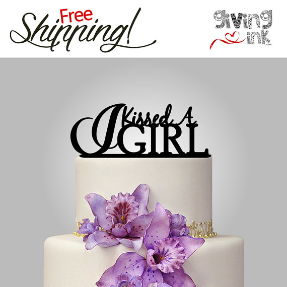 Hochzeit - Same Sex Wedding - "I Kissed A Girl" Wedding Cake Topper - Mrs & Mrs Cake Topper - Lesbian Wedding Cake Topper - Gay Wedding Theme