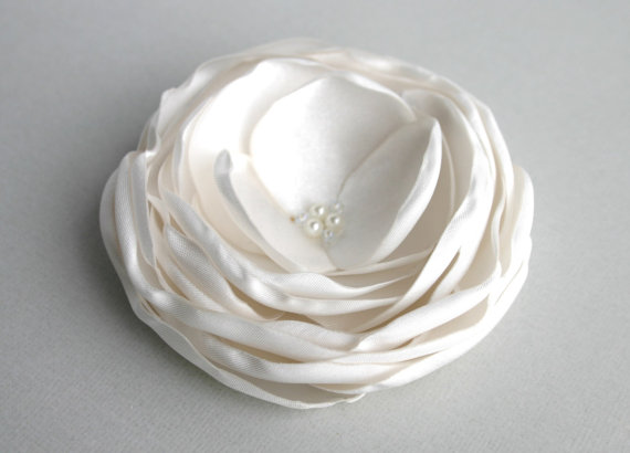 Wedding - Bridal Flower Headpiece, Wedding Hair Accessory, Ivory Flower Hair Clip, Ivory Hair Piece, Flower Fascinator, Off White Bridal Accessory