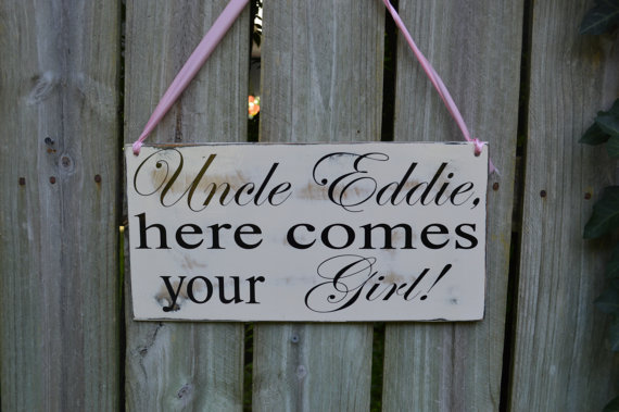 Mariage - Here Comes the Bride Distressed wood wedding sign for Ring Bearer Flower Girl