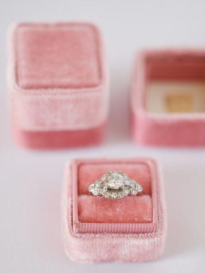 Hochzeit - Giveaway: Win A Diamond Ring   The Mrs. Box!