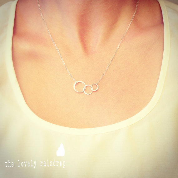 Свадьба - Mini Sterling Silver Triple Circle Necklace - Dainty Minimal Simple Modern - Everyday Jewelry - Wedding Jewelry - Bridal - Simple Everyday