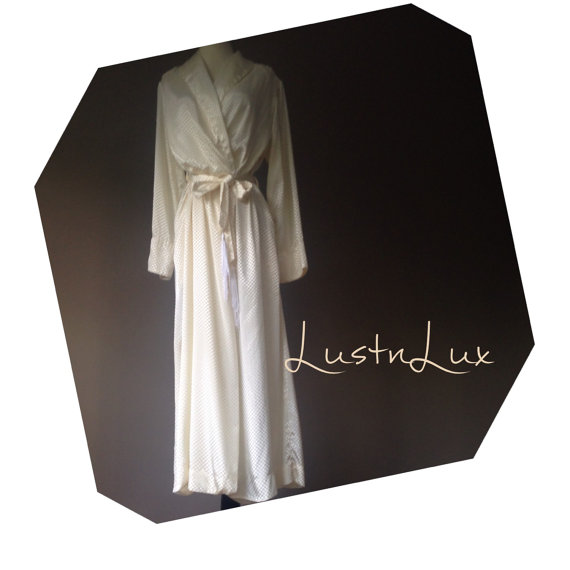 Свадьба - Reduced Price / S / Long Satin Robe / White Bridal Dressing Gown Lingerie / Size Small / Vintage Gattles