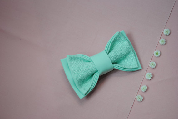 Свадьба - Embroidered bowtie Mint pretied bow tie Groomsmen bow ties Men's bowtie Bow tie Gifts for brother Mint wedding Gift for him Anniversary gift