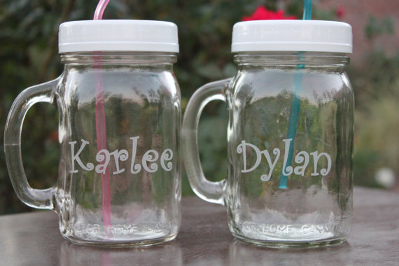 Mariage - Mason Jar Sippy Cups, Kids, Flower Girl, Ring Bearer, Personalized custom mason jar sippy cups, Wedding Party, Mother, Father