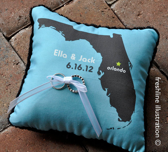 Mariage - Custom Ring Pillow - Ring Bearer Pillow - Your City and State - Your Names and Wedding Date