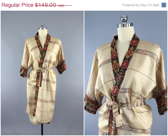 Mariage - SALE - Silk Kimono / Vintage Indian Sari / Ikat Floral / Long Robe / Dressing Gown / Wedding Lingerie