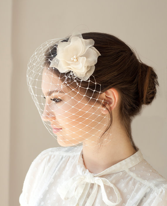 Hochzeit - Bridal veil with silk flower, wedding headpiece, bridal birdcage, wedding flowers
