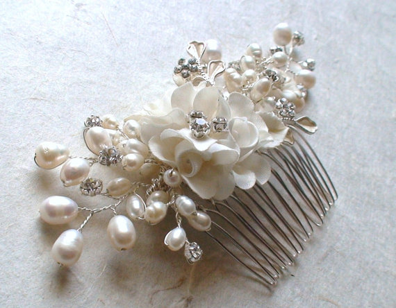 Wedding - Bridal headpiece. Wedding hair accessories. Flower hair comb. Pearl hair comb. Hair accessories. Flower hair piece. .