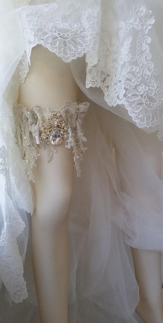 Hochzeit - Wedding leg garter, Pearl Lace Garter, Rustic Wedding Garter, Bridal Garter , Cream Lace Garter, Wedding Accessory, Rhinestone garter