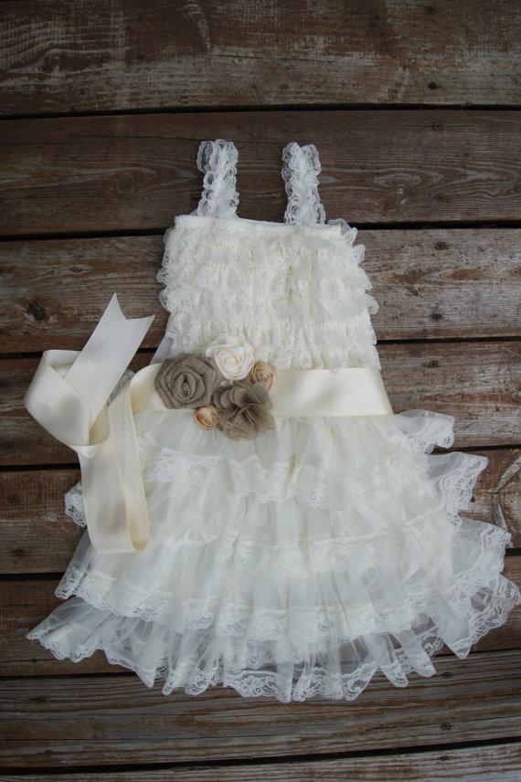 زفاف - Rustic flowergirl dress. Country lace dress. Flower girl dress. Ivory lace flowergirl dress. Country wedding. Flowergirl lace dress