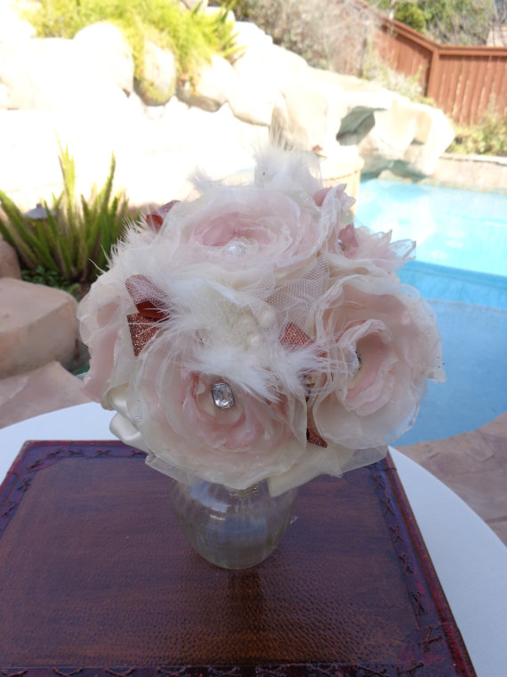 زفاف - Bridal bouquet in hand made flowers in ivory and blush