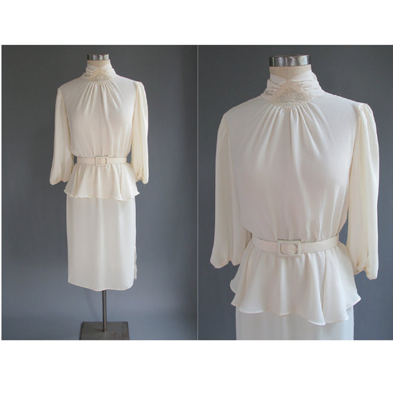 Свадьба - Vintage 1970s XS Wedding Gown - 70s Wedding Dress XS Small Vintage Short Wedding Dress Xs - Long Sleeve Wedding Dress High Neck