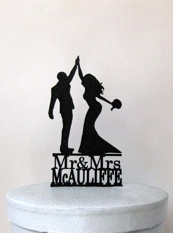 Hochzeit - Custom Wedding Cake Topper - High Five 2 with Mr & Mrs name