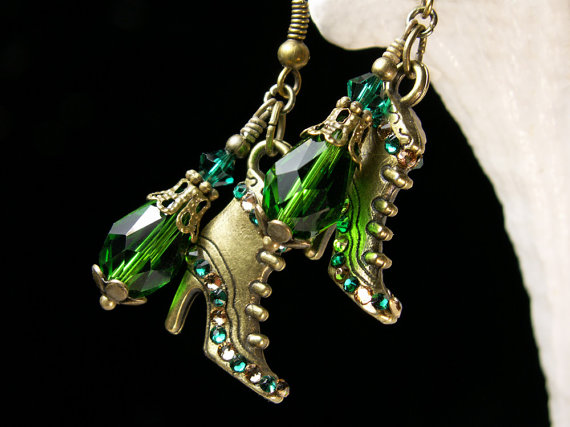 Свадьба - Steampunk Charm Earrings Forest Green Crystal Granny Boot Shoes Antiqued Gold Titanic Temptations Jewelry Vintage Victorian Bridal Style