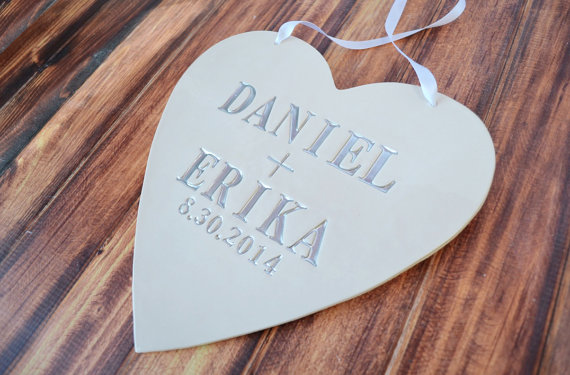 Mariage - Personalized Heart Wedding Sign With Names- to carry down the aisle and use as photo prop