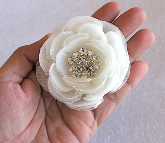 Mariage - Bridal hair flower/ ivory wedding hair accessories/ wedding hair flower/ small hair flower