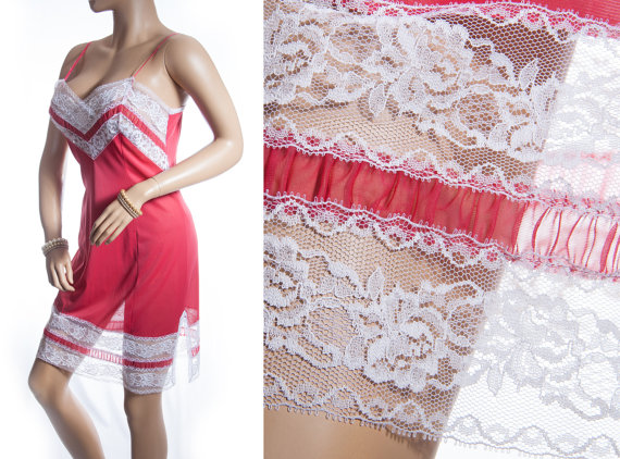 زفاف - Absolutely stunning soft and silky semi sheer deep pink nylon and delicate sexy white lace detail 1960's vintage full slip petticoat - 3380