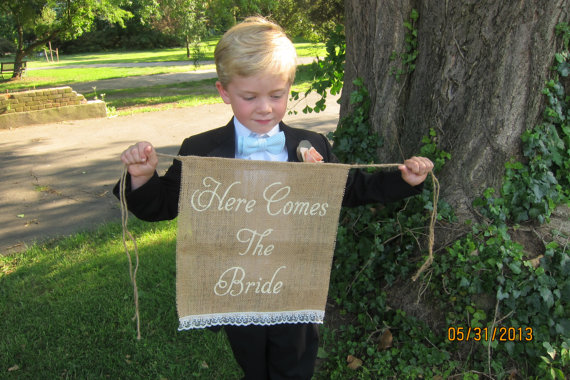 Hochzeit - Here comes the Bride burlap lace banner - Burlap wedding -Wedding sign -Burlap sign - flower girl and ring bearer- Lace