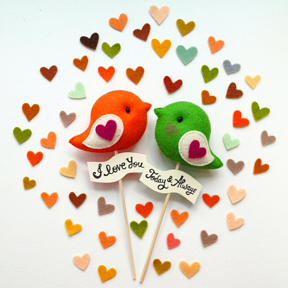 Mariage - Personalized LOVE BIRDS Pair, Custom Color Unique Wedding Cake Topper, Wedding Party Decor, Wedding photo prop, Bird Theme Wedding Party