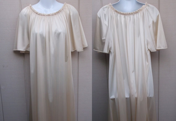 زفاف - Vintage 60s to 70s Ivory Silky Soft Shiny nylon sweeping nightgown by Sans Souci // lingerie large xl 1x volup